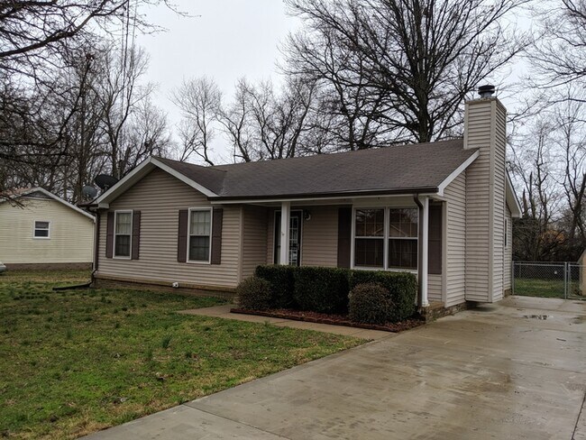 Foto del edificio - COMING SOON 3-bedroom with 2 storage sheds