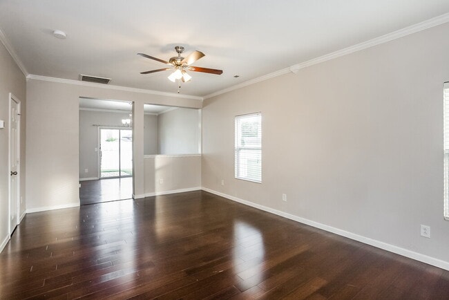 Building Photo - 910 Willow Wind Dr