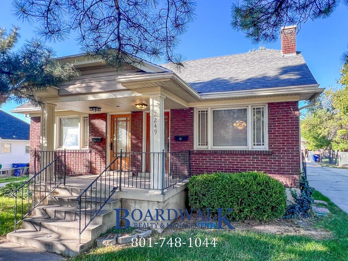 Primary Photo - 2247 E Lambourne Ave