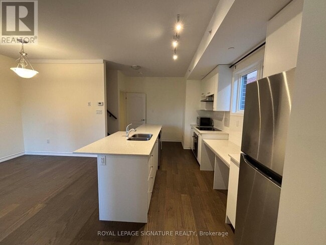 Building Photo - 1B Clintwood Gate