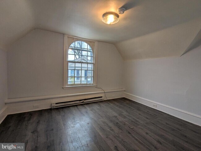Foto del edificio - 384 E Chestnut St