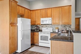 Building Photo - Summerfield Condominiums