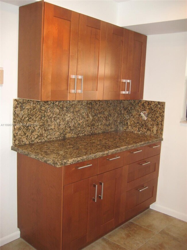 Foto del edificio - 16051 Blatt Blvd