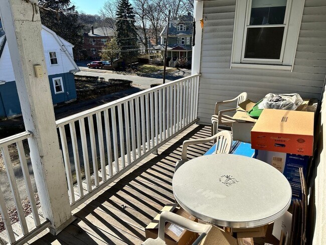 Building Photo - 3+ Bed * Newtonville