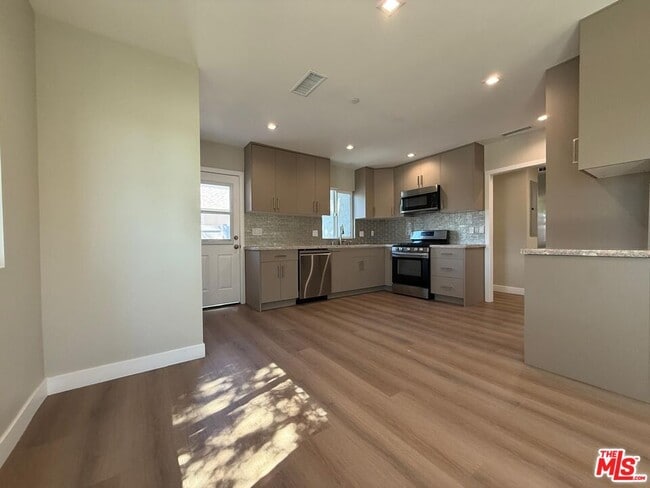 Building Photo - 6403 Gentry Ave