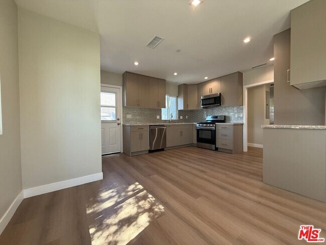 Foto del edificio - 6403 Gentry Ave