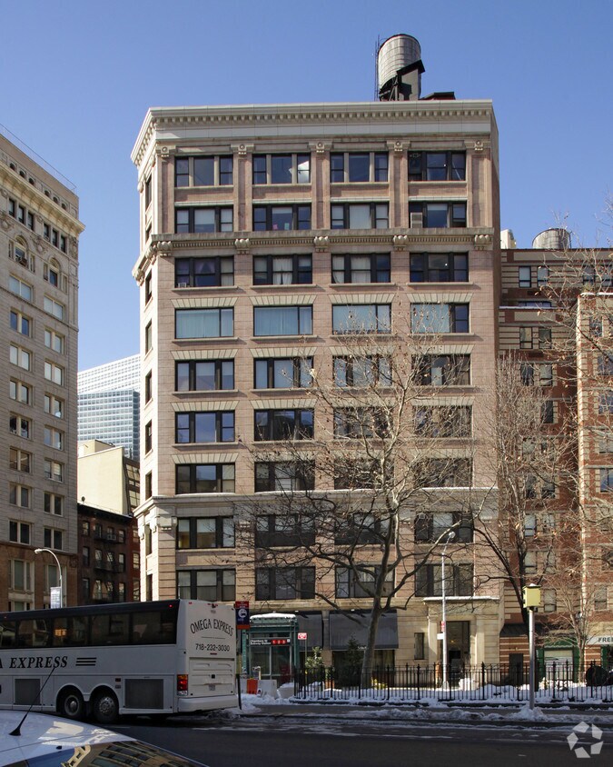Building Photo - 139 Chambers St