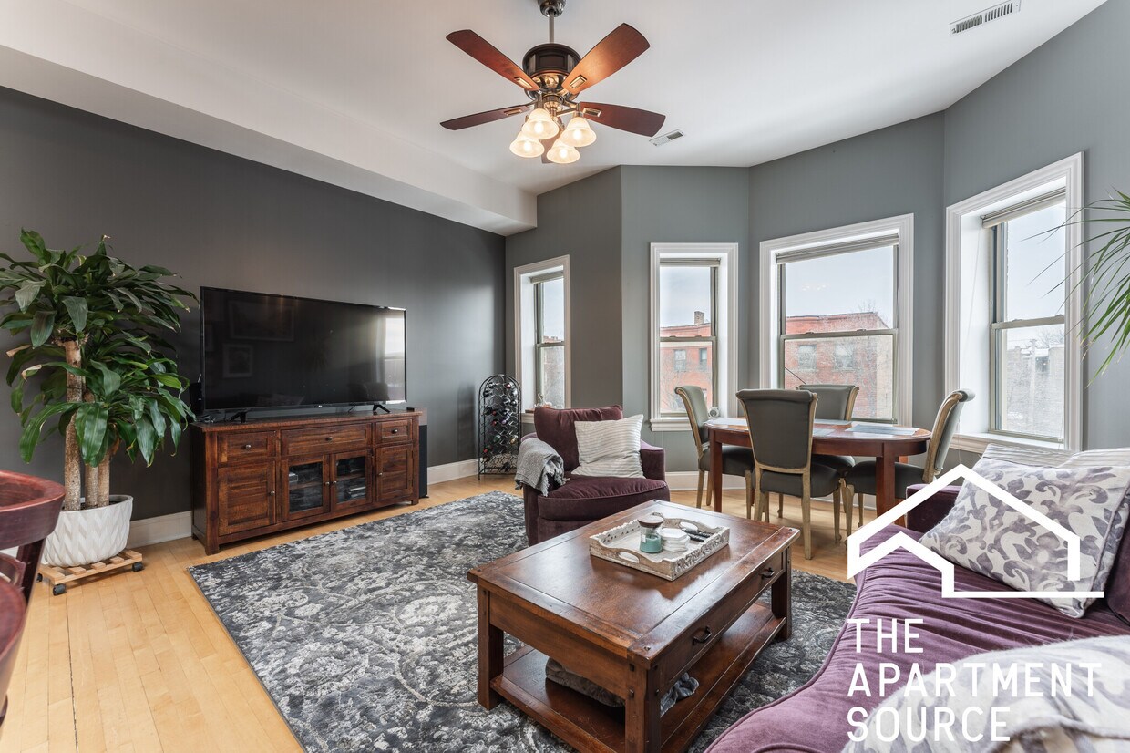 Amazing Top Floor Ravenswood 2Bedroom 2 Apartment for Rent in