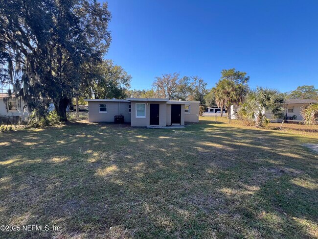 Foto del edificio - 8931 Devonshire Blvd