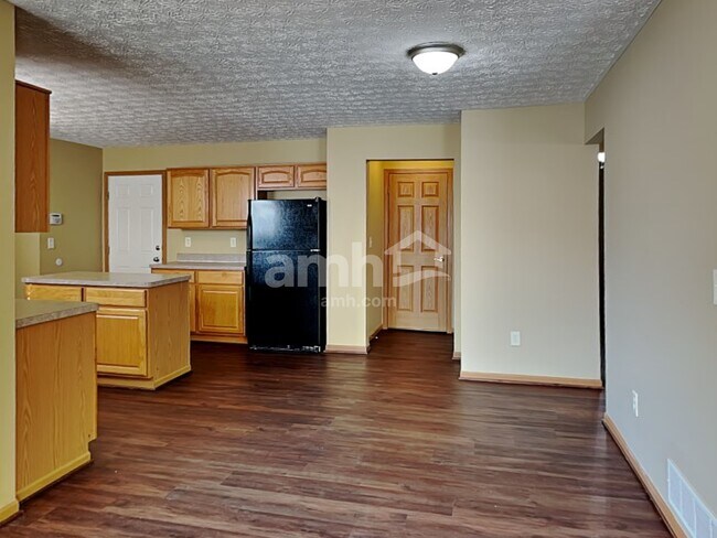 Building Photo - 6195 Melrose Dr