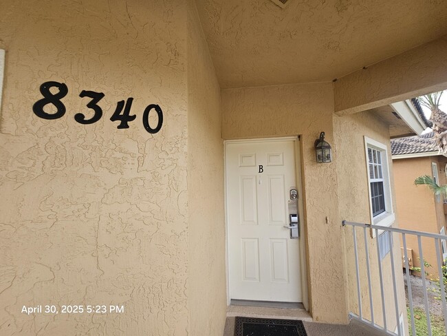 Foto del edificio - 8340 Mulligan Cir