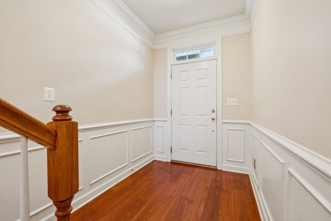 Building Photo - Prime Fairfax Location! Conveniently situa...