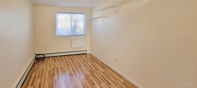 Foto del edificio - 2420 Bennett Ave