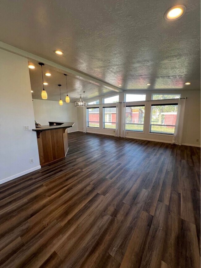 Building Photo - Charming 3 Bed, 2 Bath Home for Rent!
