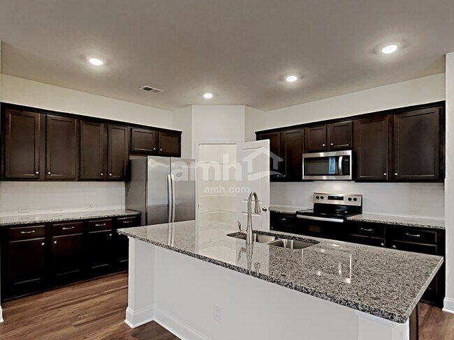 Foto del edificio - 7055 Creeksong Dr