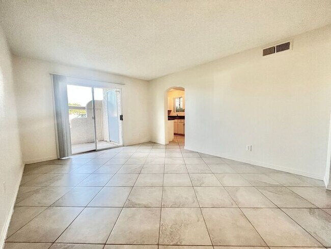 Foto del edificio - 16818 N 56th St