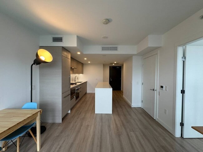 Building Photo - 823 Carnarvon St