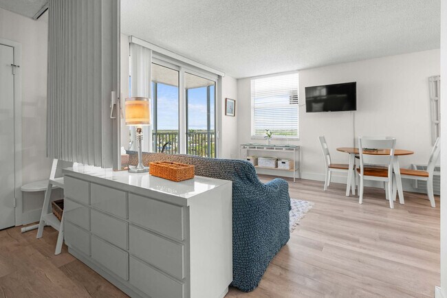 Foto del edificio - 5800 Bonita Beach Rd SW