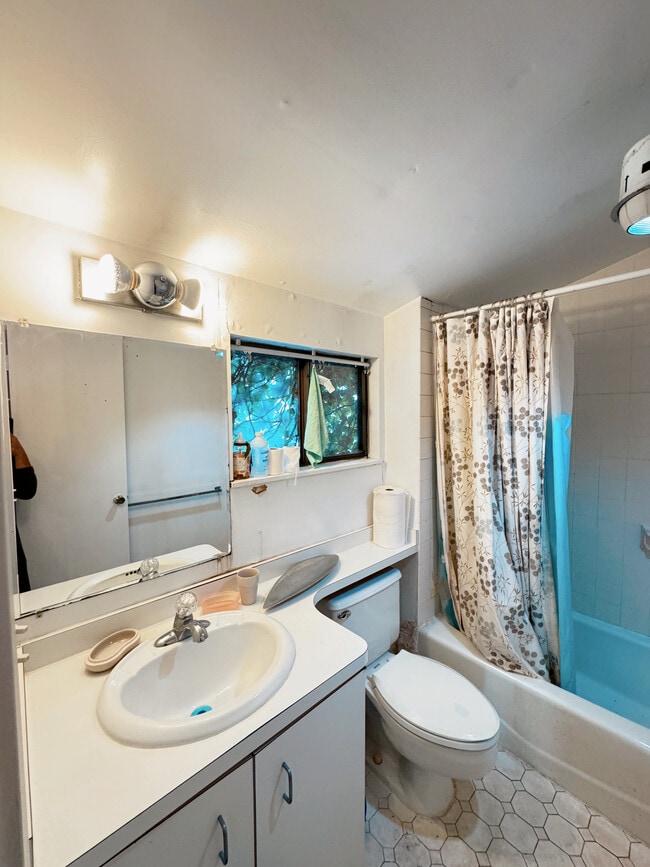 Building Photo - 148 Cat Rock Rd