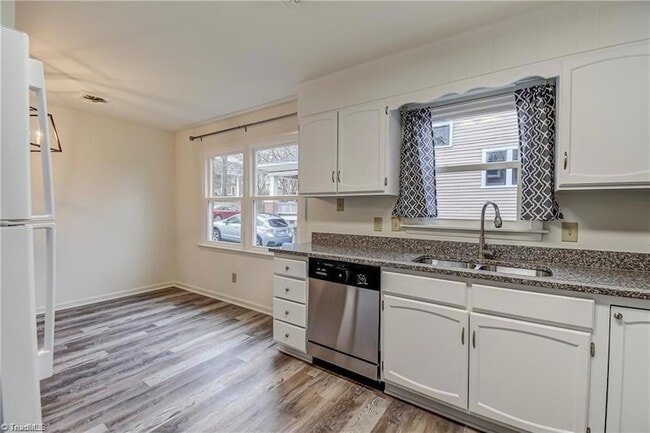 Building Photo - 115 S Mendenhall Street Unit B