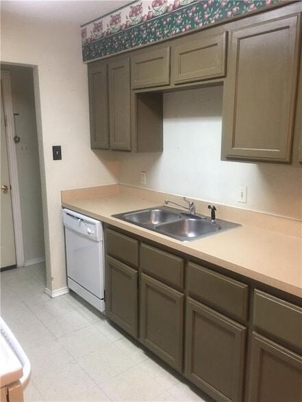 Building Photo - 4706 Sandage Ave
