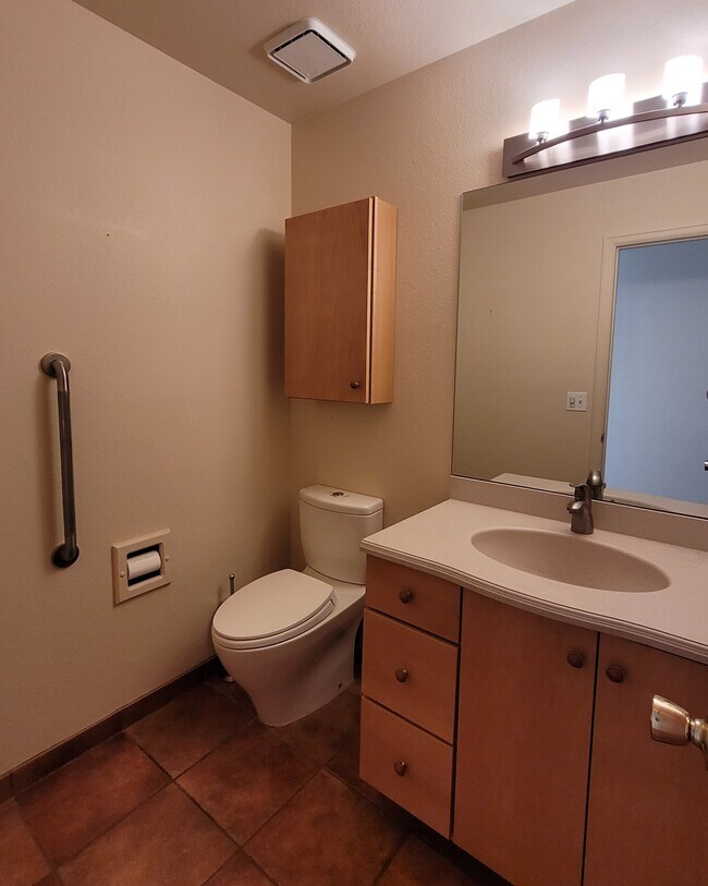 Building Photo - 106 Genesee Ct