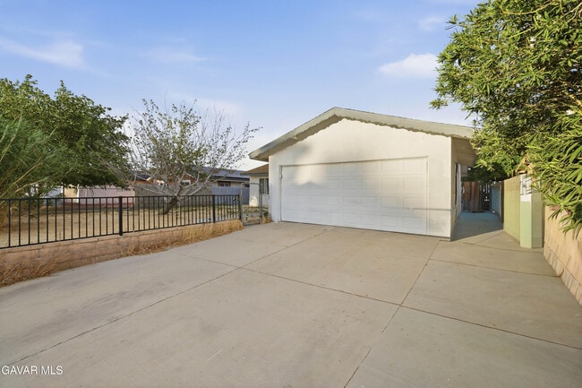 Building Photo - 38466 Sumac Ave