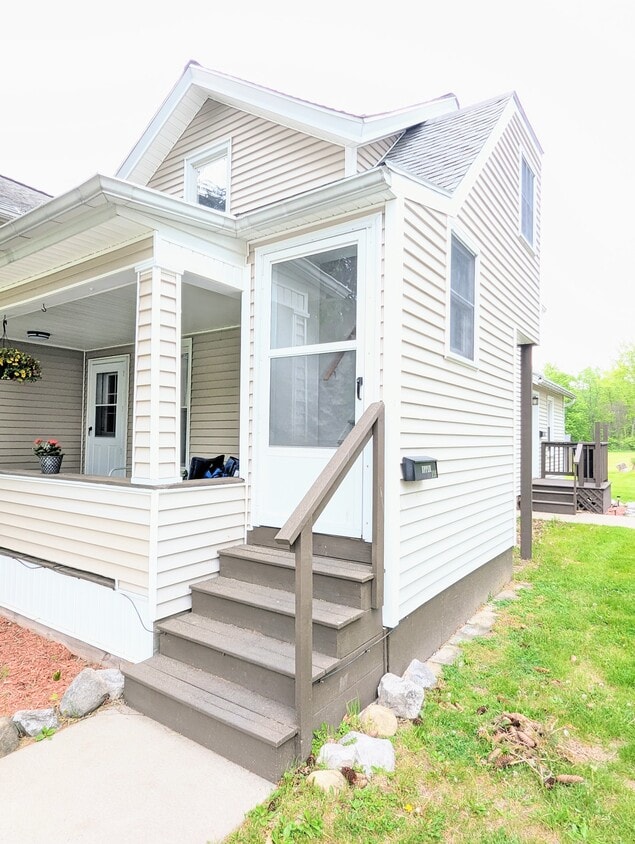 Primary Photo - 116 Cushing St