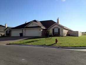 Building Photo - 600 Monticello Cir