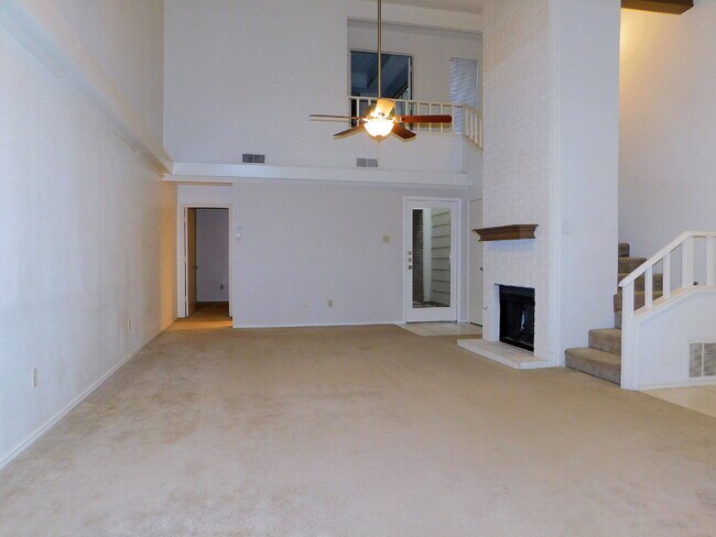Foto del edificio - Beautiful Townhouse off Frankford!