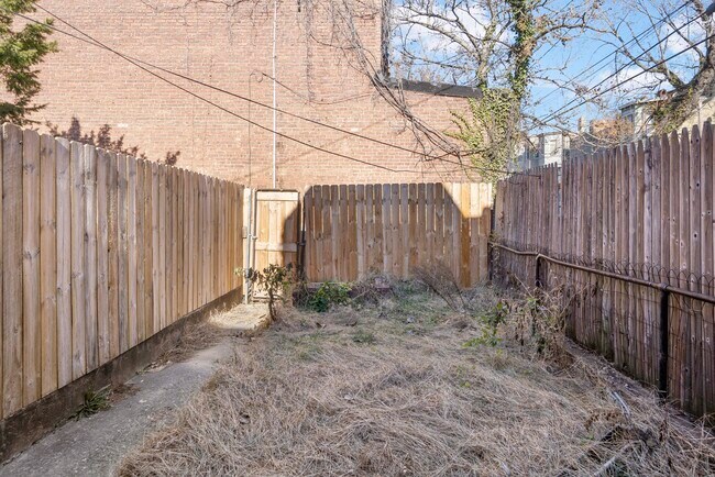 Building Photo - 1512 E Lafayette Ave