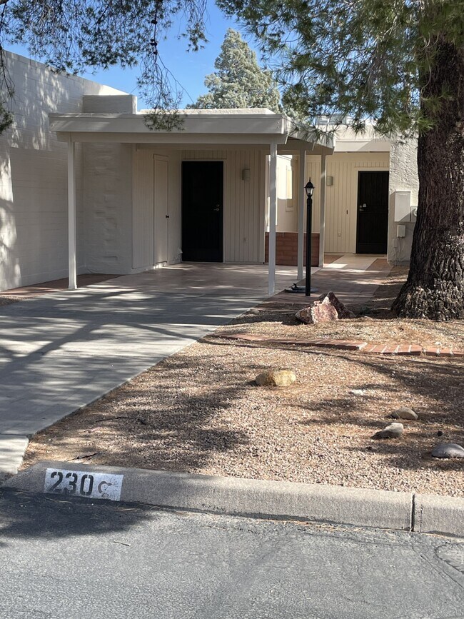 Foto del edificio - 230 N Calle Acuarela