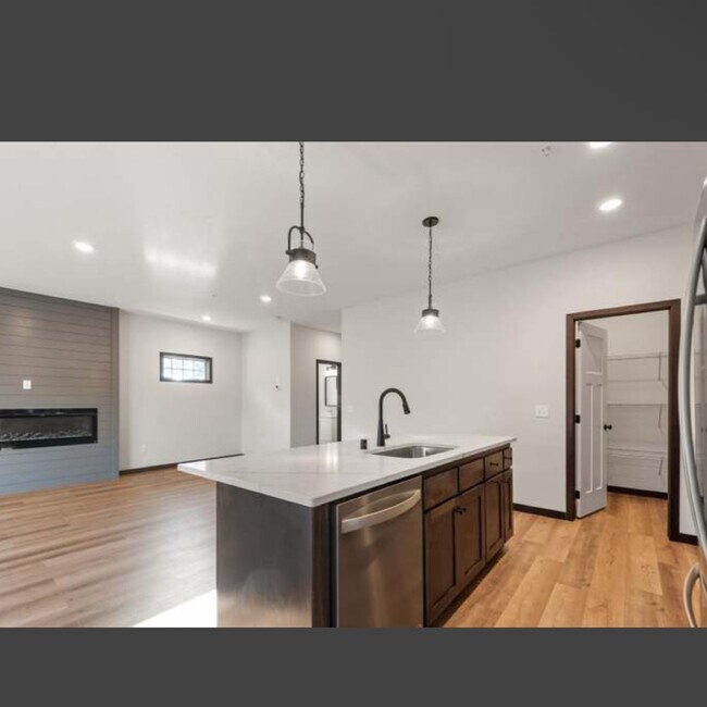 Foto del edificio - 3 Bed | 3 Bath Townhome - Blaine