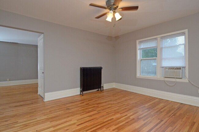 Building Photo - 976 Palace Ave