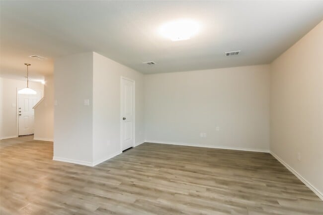 Building Photo - 17366 Cuthbert St