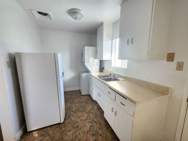 Building Photo - 6450 Athol Ave
