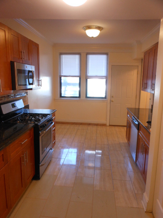 Building Photo - 5038 N Kimball Ave
