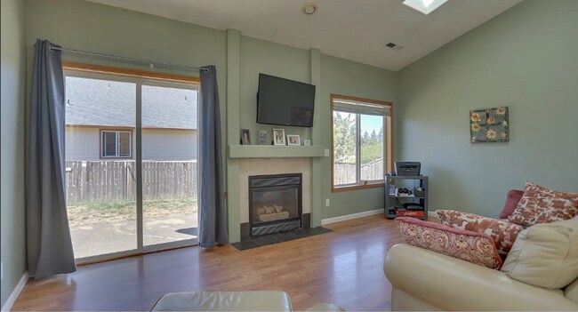 Foto del edificio - This Immaculate Single Level Ranch Home is a Must See!