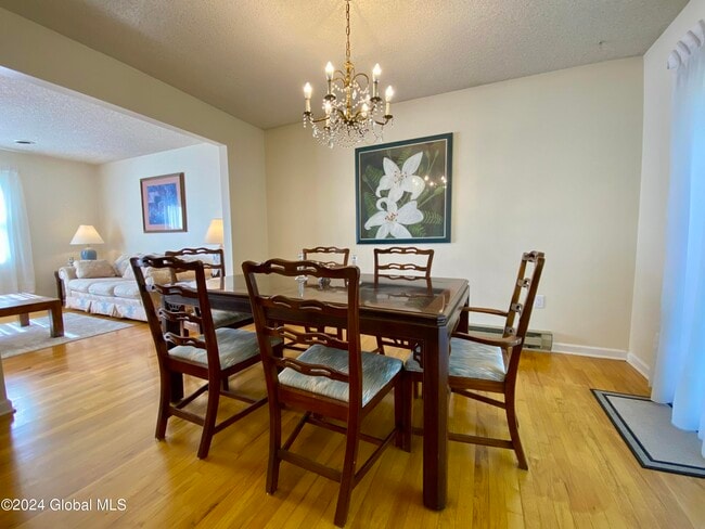 Foto del edificio - 12 Lakewood Dr