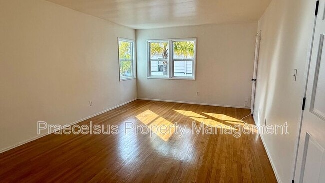 Foto del edificio - 317 E 5th St