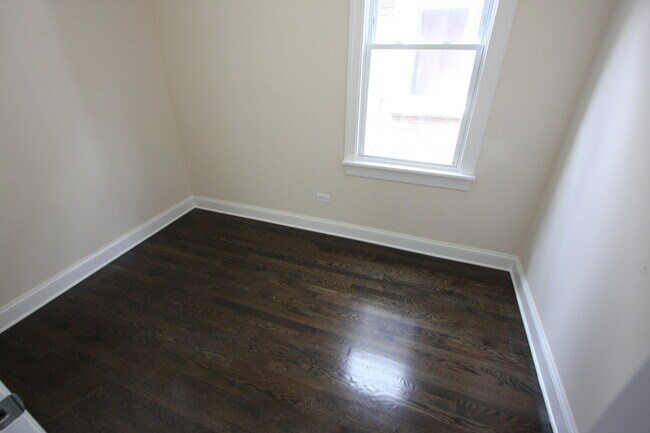 Building Photo - 1721 N Artesian Ave