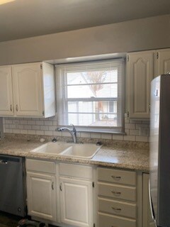 Foto del edificio - 5620 Woodrose Rd