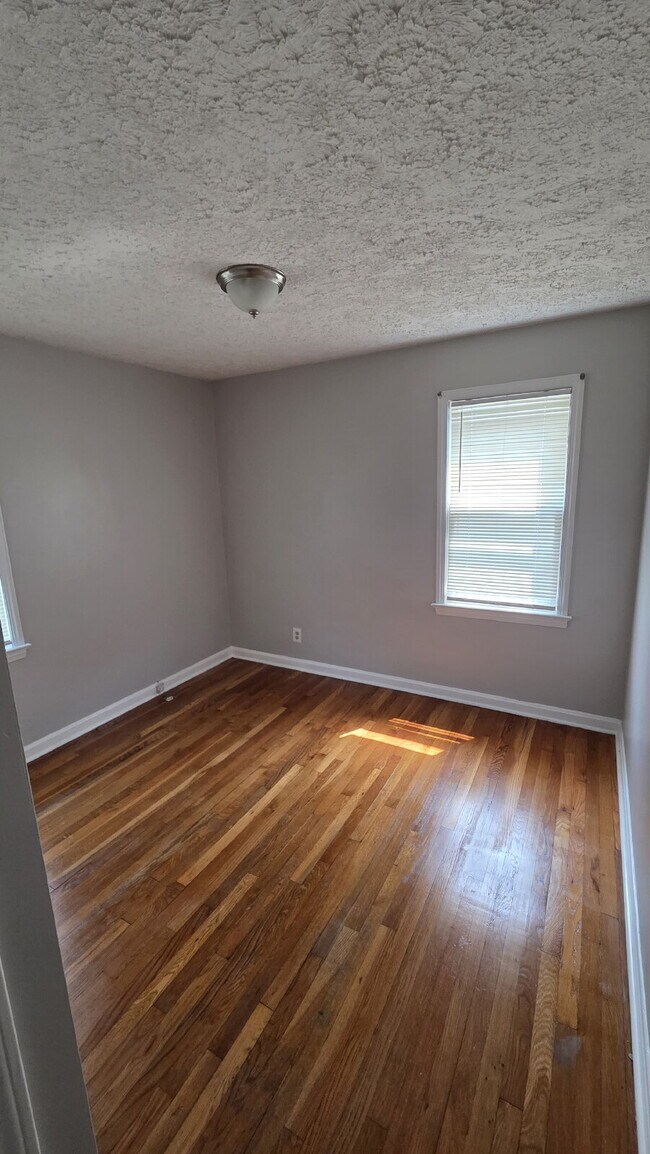 Foto del edificio - "4-Bed Home in Maple Heights!"
