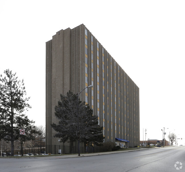 Building Photo - Central Park Towers