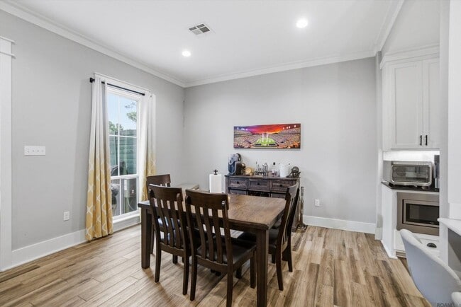 Foto del edificio - 421 St Thomas Ln