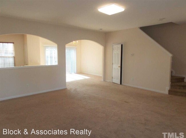 Building Photo - 3 br, 2.5 bath House - 700 Walnut Woods Drive