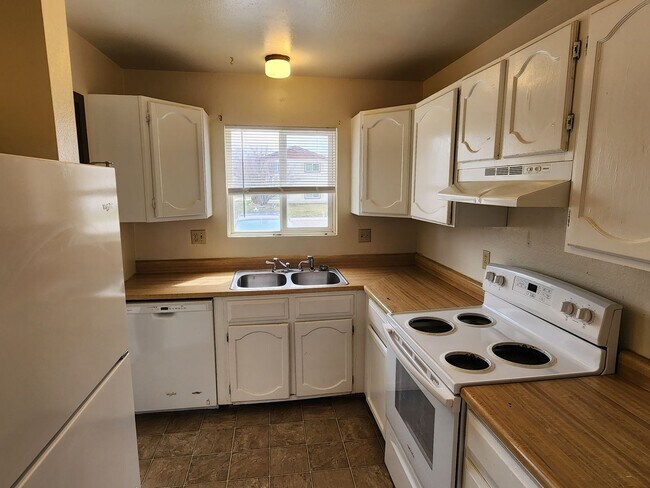 Foto del edificio - Affordable 3 Bdrm TownHome-West Side!