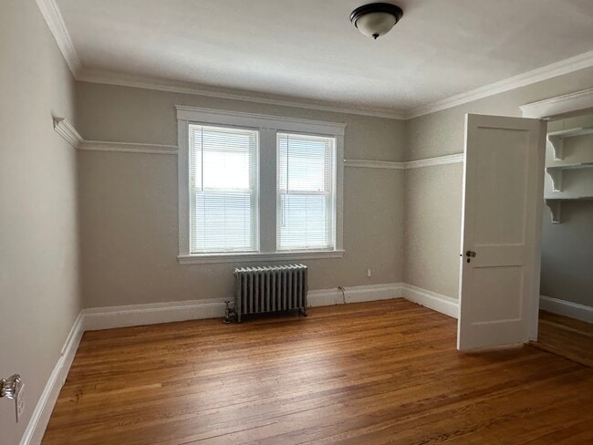 Building Photo - 547 Hyde Park Ave