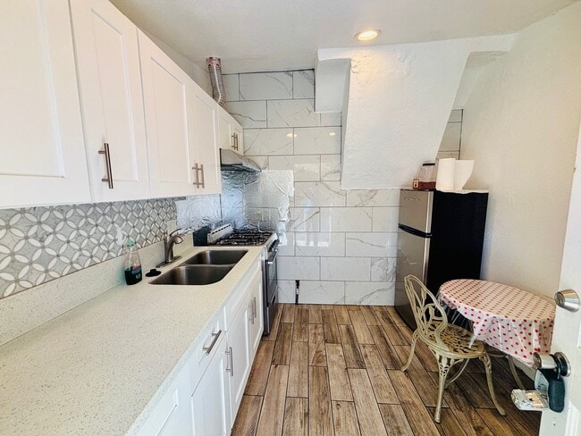 Building Photo - 318 Sugar Loaf Dr