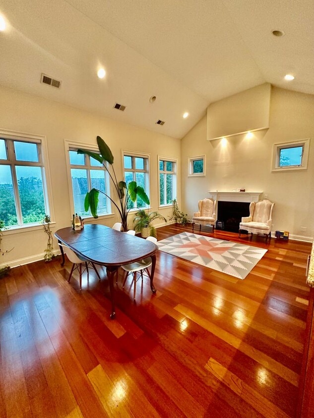 INCREDIBLE HUGE LUXURY CONDO LAKEVIEW/SOUT... - INCREDIBLE HUGE LUXURY CONDO LAKEVIEW/SOUT...